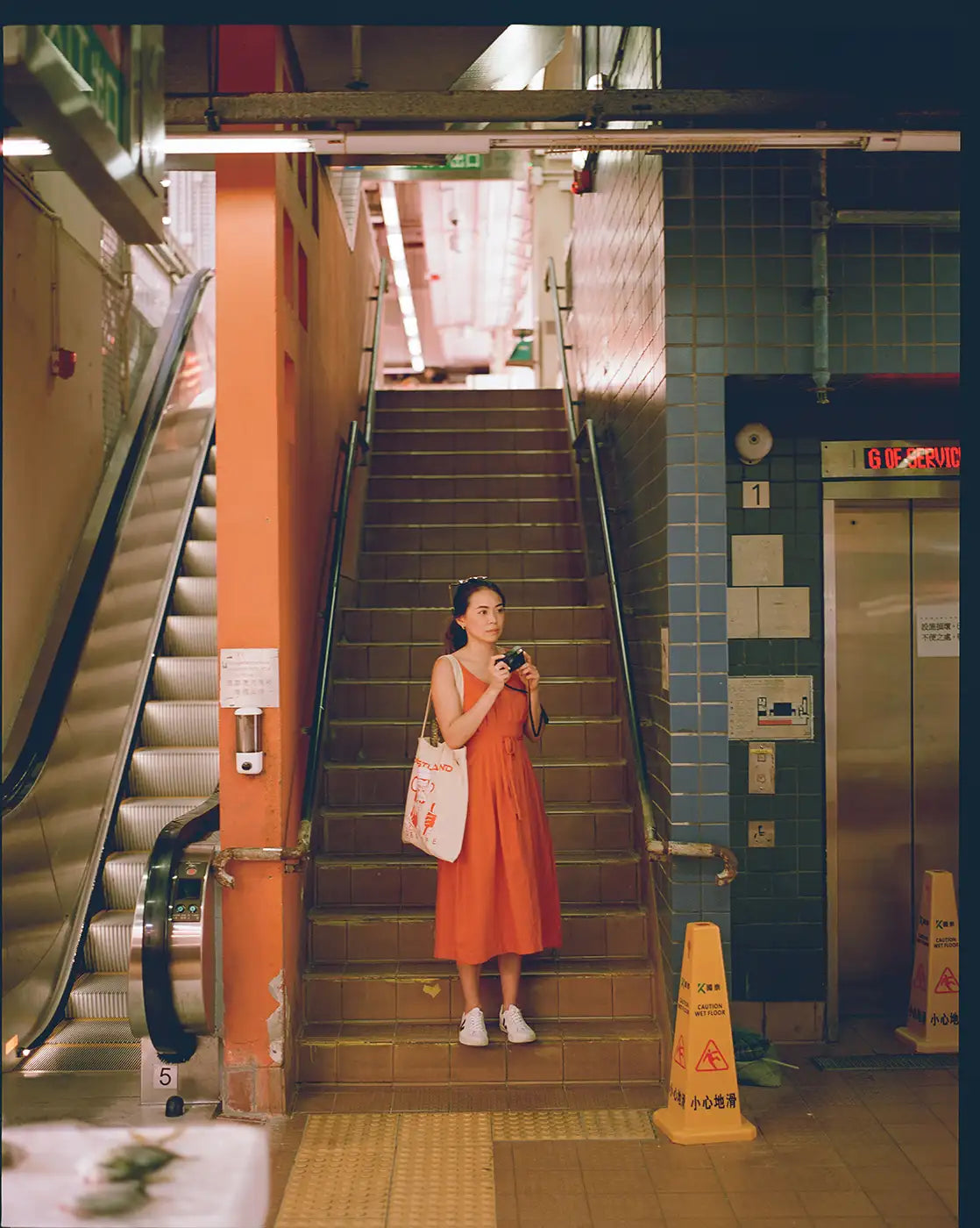 Reflx-lab-pro-100-120-medium-format-film-6x6-6x7-spool-color-negative-c41-packaging-2460-kodak-sample-pentax-67-90mm-2.8-portrait-2