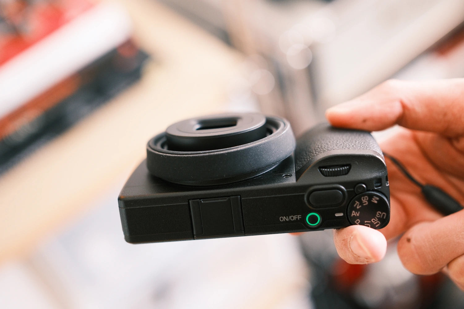 Collapsible Rubber Lens Hood for Ricoh GRIV