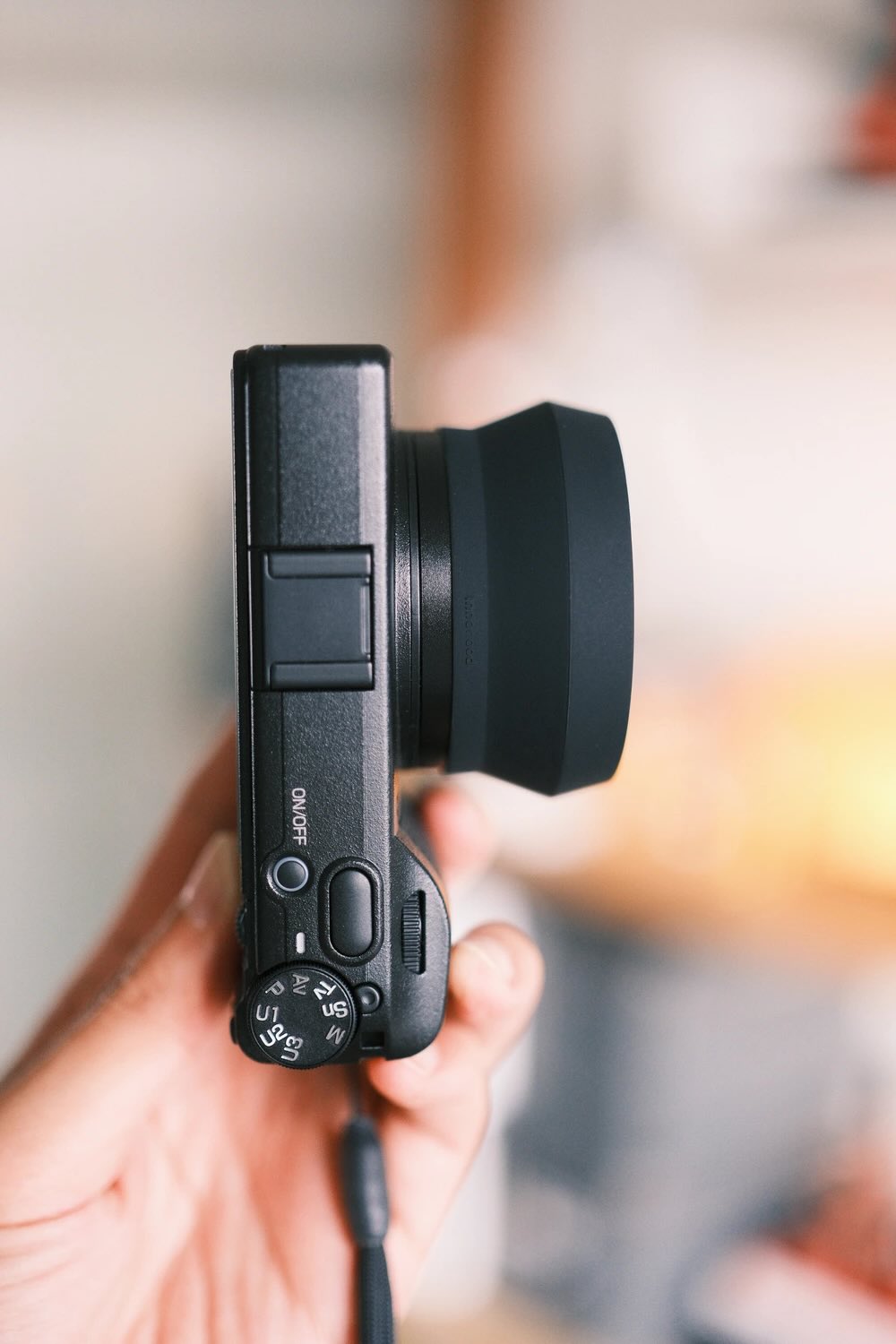 Collapsible Rubber Lens Hood for Ricoh GRIV