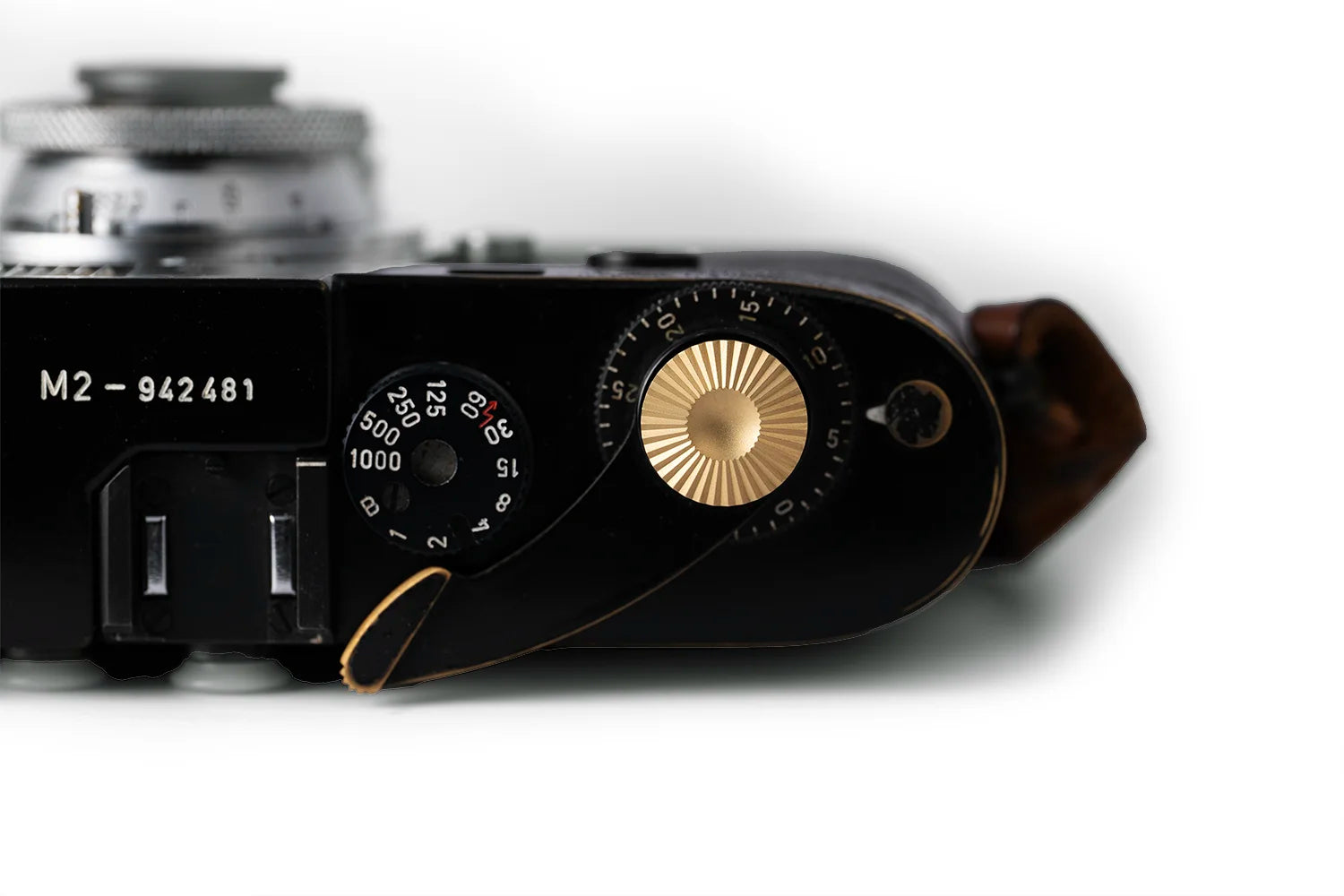 air-clicker-tahusa-soft-release-button-leica-rangefinder-camera-shutter-screw-thread-photography-accessory-brass-raw-gold-brassing-m2-film-camera-3