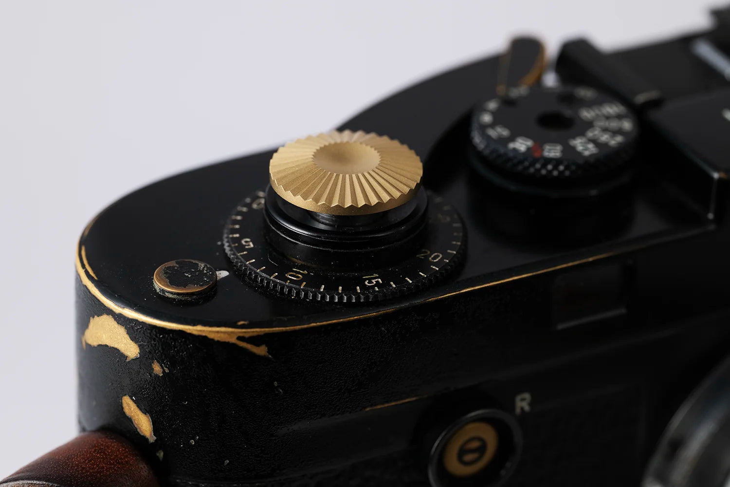 air-clicker-tahusa-soft-release-button-leica-rangefinder-camera-shutter-screw-thread-photography-accessory-brass-raw-gold-brassing-m2-film-camera-6
