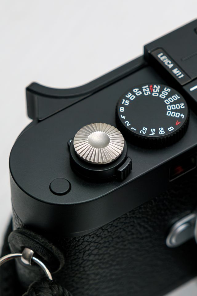 air-clicker-tahusa-soft-release-button-leica-rangefinder-camera-shutter-screw-thread-photography-accessory-stainless-titanium-grey-M11-Leica
