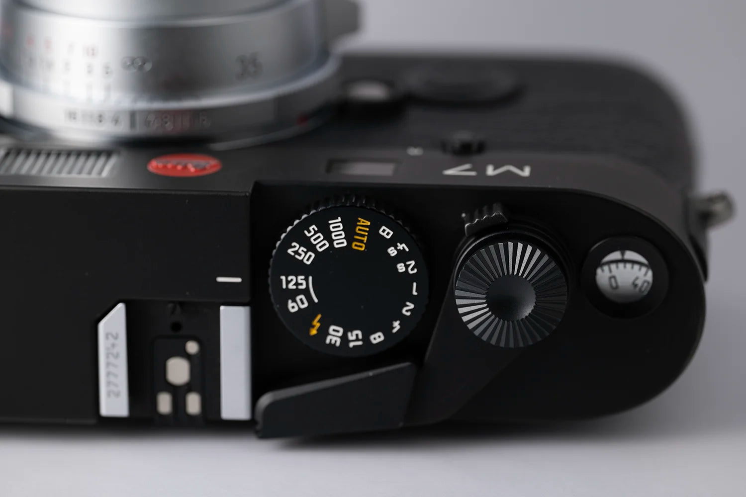 air-clicker-tahusa-soft-release-button-leica-rangefinder-camera-shutter-screw-thread-photography-accessory-titanium-anodized-black-dark-m7-film-camera