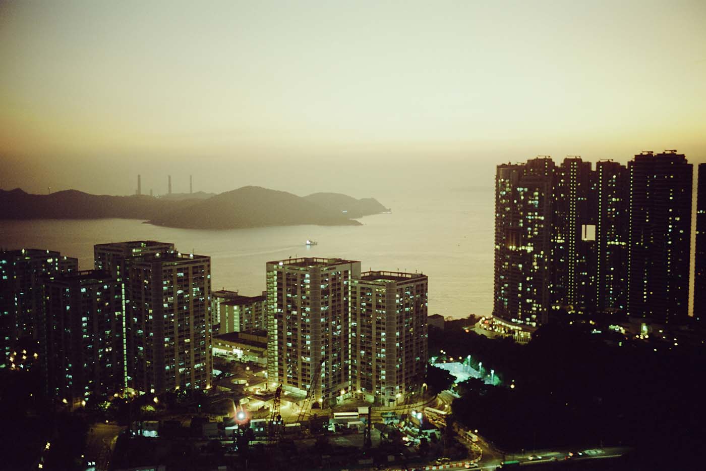 analog-film-review-reflx-lab-100D-iso-100-stock-motion-picture-5203-kodak-vision3-type-character-colour-negative-cinestill-50D-temperature-performance-halo-sunset-hk-nikon-28mm-ais