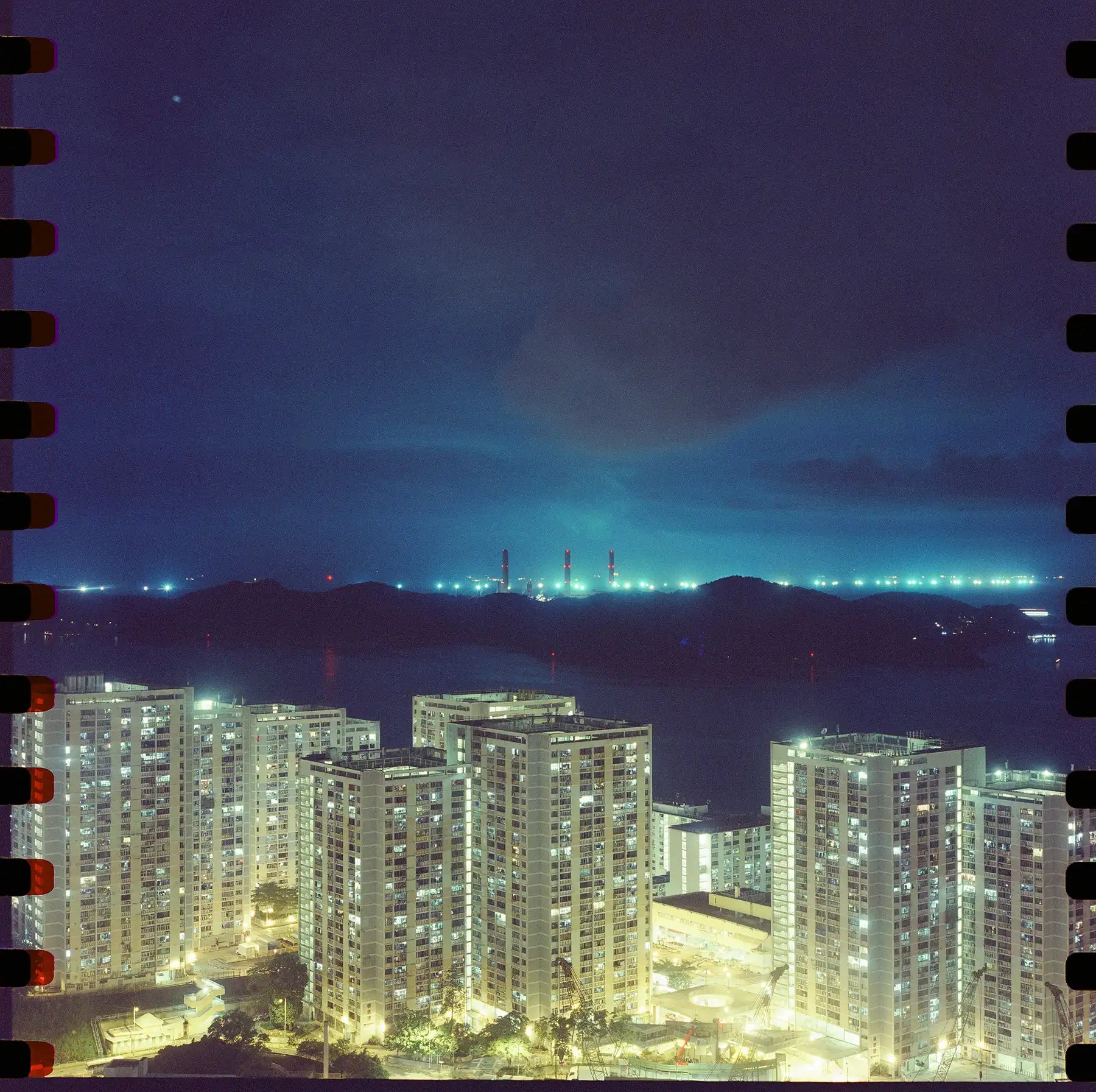 reflx-lab-500T-120-medium-format-kodak-vision-3-5219-ecn2-motion-picture-film-negative-color-6x6-review-experience-impression-rolleiflex-2.8f-planar-lamma-island-long-exposure-night-t