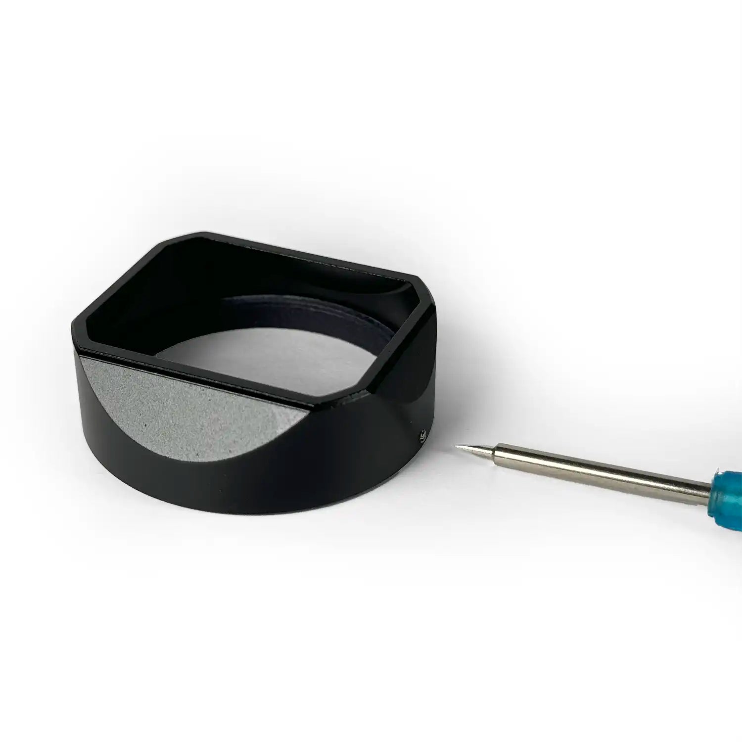 square-lens-hood-leica-summicron-35mm-f2-35-III-v3-version-3-6-element-elements-shade-accessories-camera-versions-black-screw-6