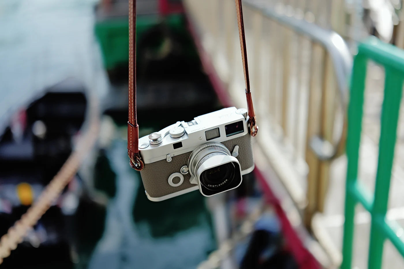 square-lens-hood-voigtlander-ultron-35mm-f2-35-asph-vm-m-mount-camera-leica-look-lh12-lh-12-option-silver