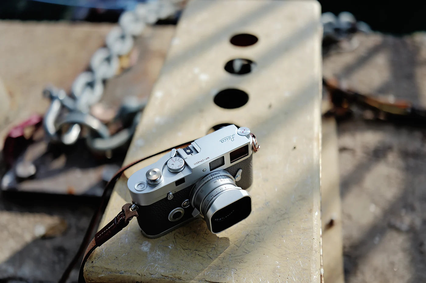 square-lens-hood-voigtlander-ultron-35mm-f2-35-asph-vm-m-mount-camera-leica-look-lh12-lh-12-option-silver