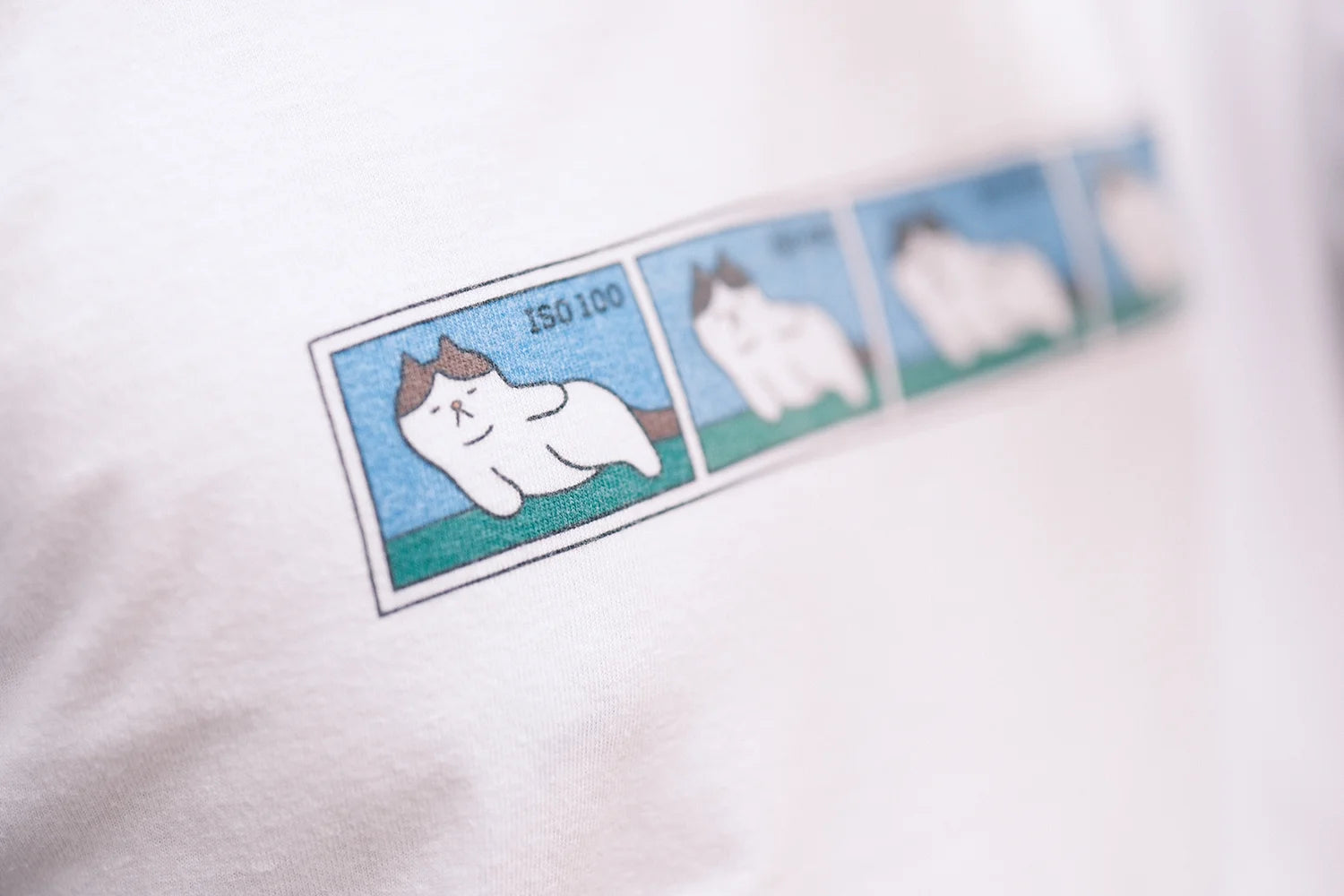 tahusa-shop-tshirt-merch-tee-white-cotton-cat-iso-grain-9
