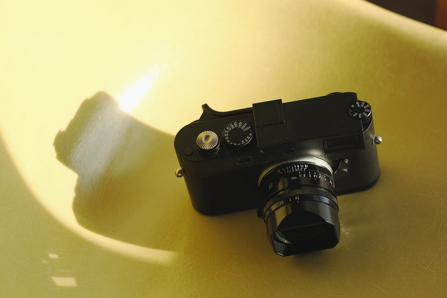tahusa-shop-banner-air-clicker-soft-release-lens-hood-square-voigtlander-nokton-35mm-1.5-leica-monochrom-m11m