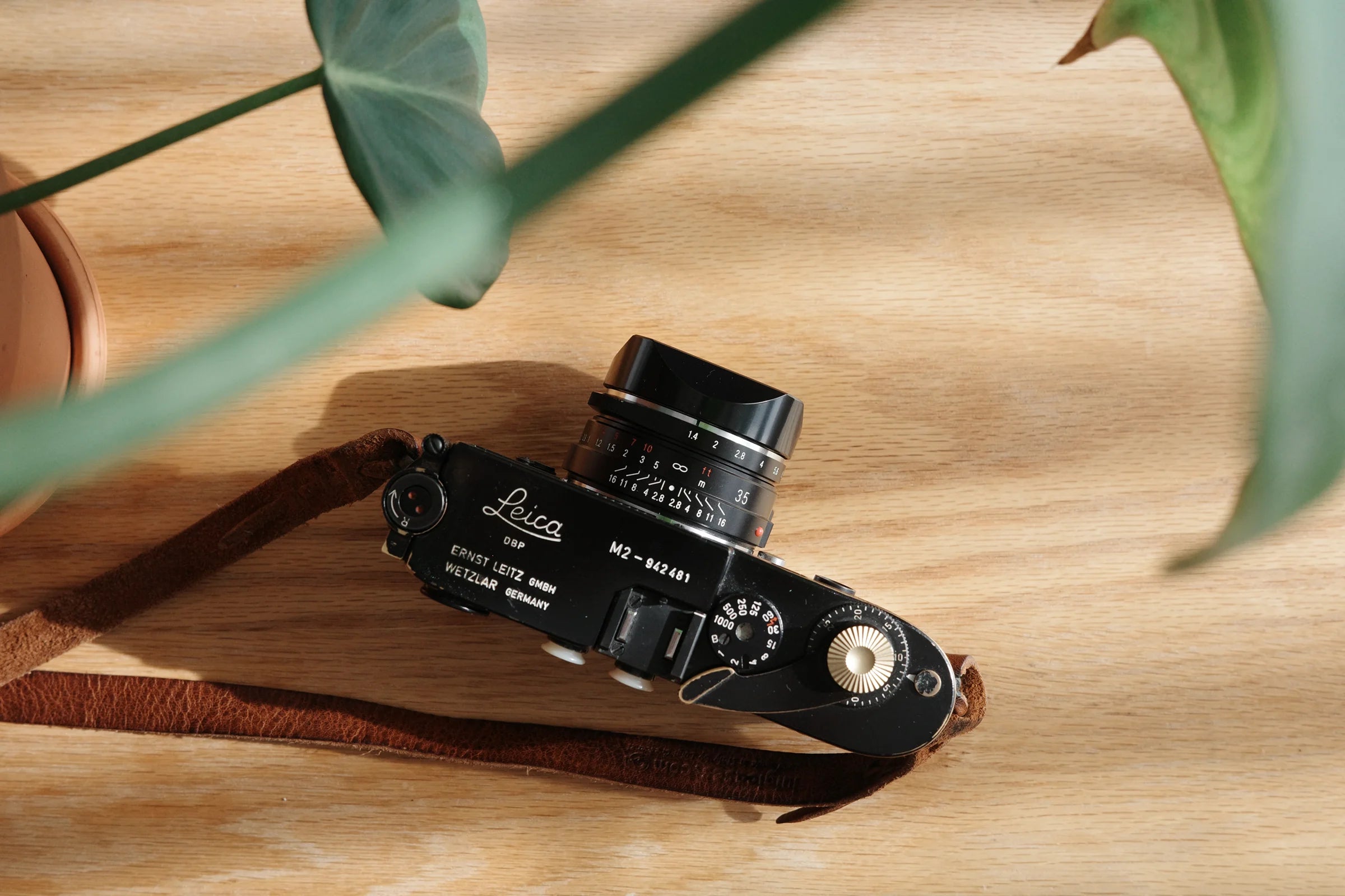 tahusa-shop-banner-lens-square-hood-leica-rangefinder-camera-air-clicker-soft-release-brass-black-paint-nokton-35mm-1.4-vm-voigtlander