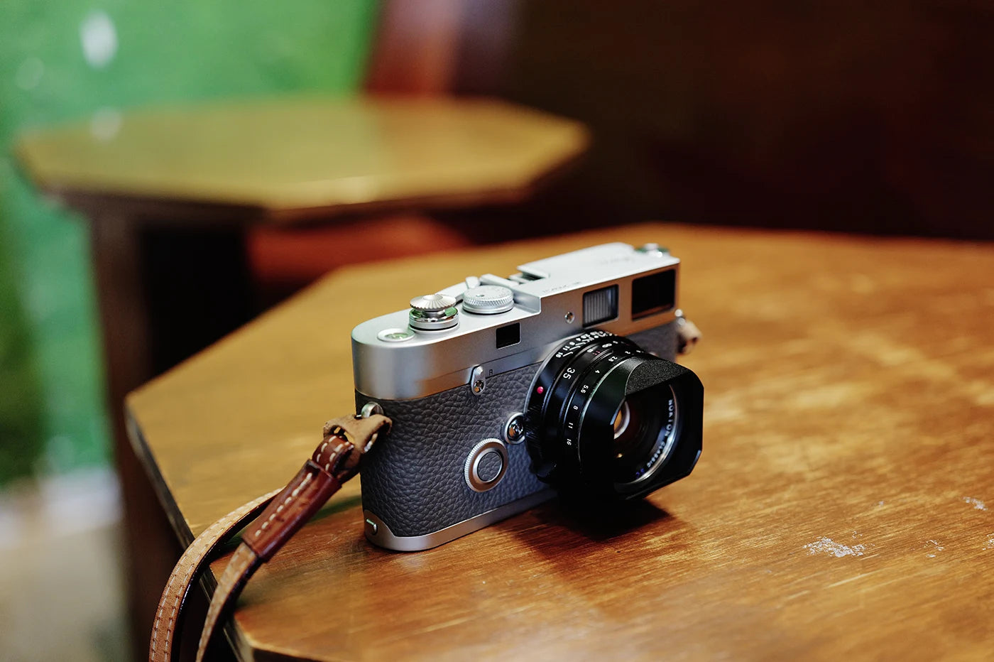 voigtlander-35-40-50-nokton-lens-square-hood-with-leica-mp-match-look